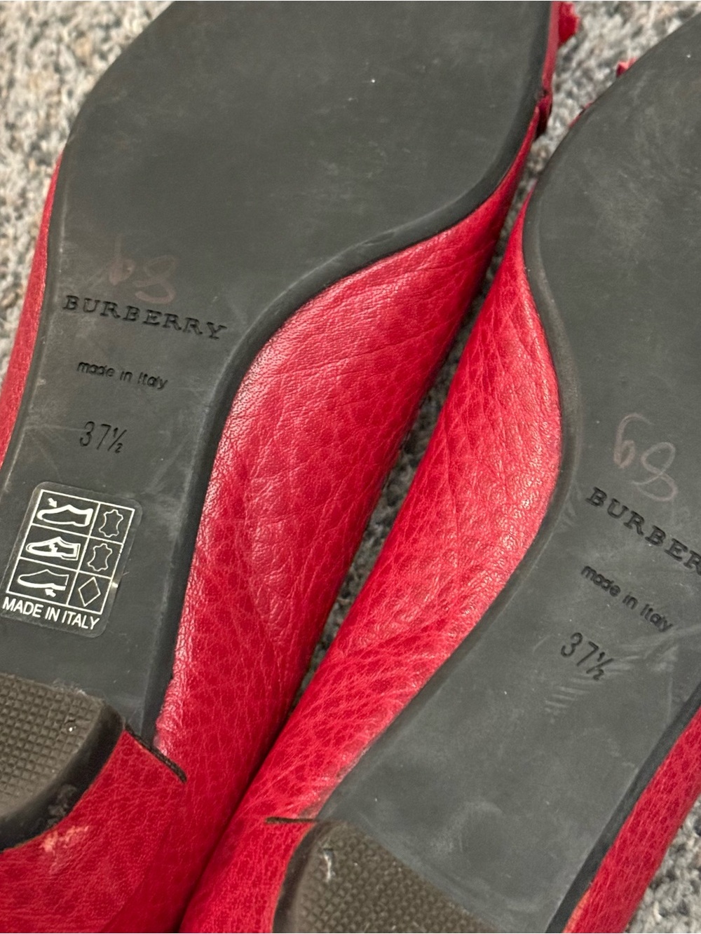 Burberry Red Leather Pointed-Toe Flats with Bow Detail - Picture 3 of 5
